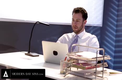 Чика надрочила хер дойками и устроила развратный анал