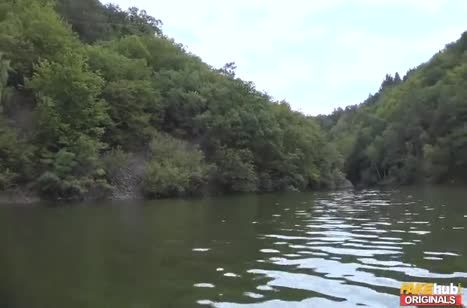 Miyuki Son оттрахали раком прямо на катере