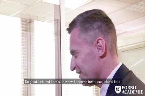 Молодая студентка в секс наряде соблазнила мужика