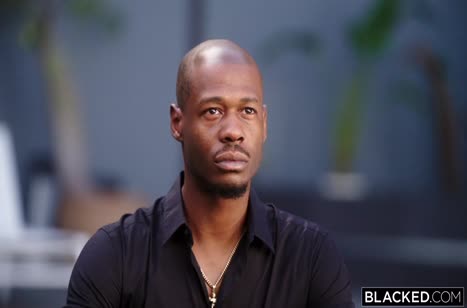 Сочная азиатка в чулках жестко шпилится с негром