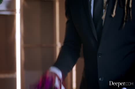 Не дождалась секса от мужа и решила оторваться с негром