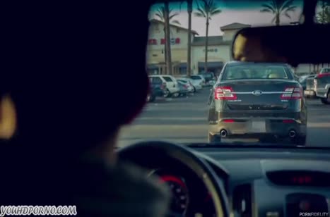 Brandi Love в корсете жестко трахает любовник