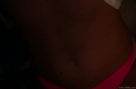 Чел воспользовался беспомощностью связанной телки