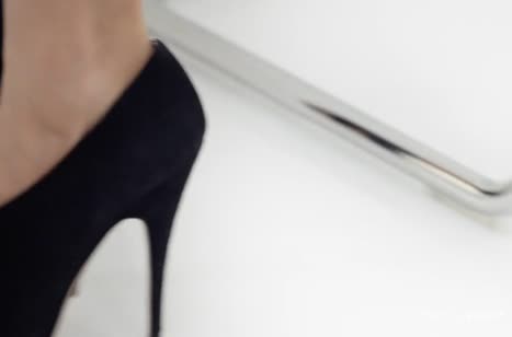 Jayla De Angelis ласкается с любовником и берется за большой член