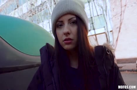 Доверчивую Rebecca Volpetti раскрутили трахнуться на улице