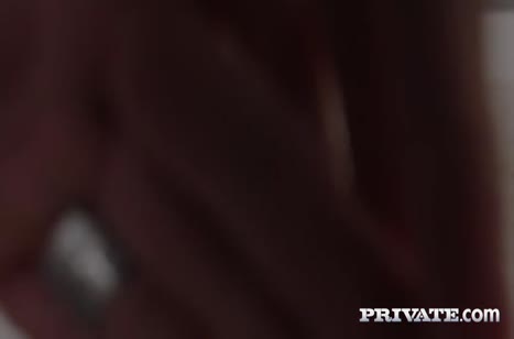 Чувак страстно пялит девочку в чулках нагнув раком