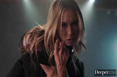 Ненасытную бабенку мощно отдолбили во все дырки