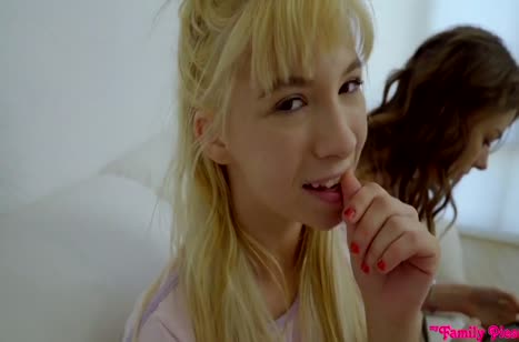 Две шикарные молодые девушки захотели жесткой групповухи