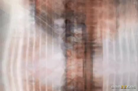 Роскошные сисястые фитоняшки наслаждаются групповухой