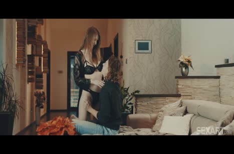 Gina Snow заводит любовника эротичным прикидом