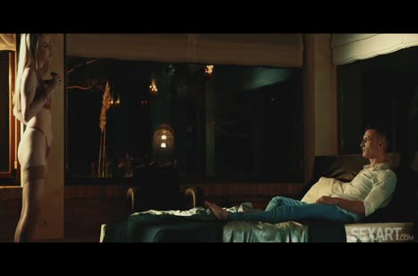 Жена мастурбирует перед мужем и переключается на него