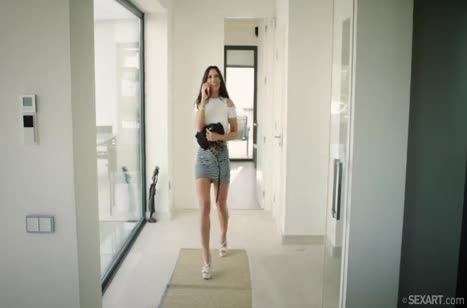 Сексуальная мамка радостно отрывается на большом члене