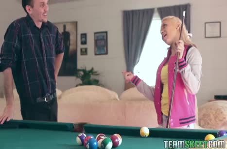 Сисястая Marsha May проиграла парню в бильярд на раздевание