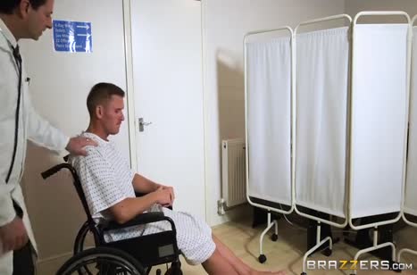 Молодая медсестра с удовольствием оседлала большой хер пациента