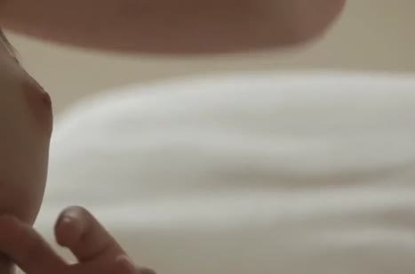 Молодая блондинка соблазняет друга на красивый секс