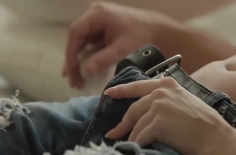 Молодая блондинка соблазняет друга на красивый секс