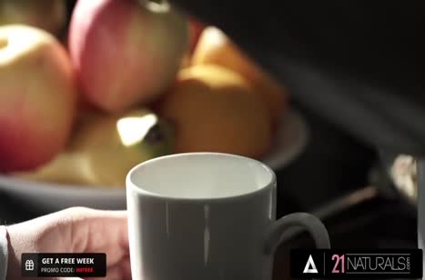 Молодая Eyla Moore наслаждается романтической порнухой