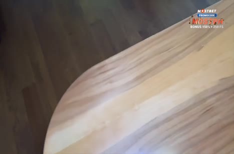 Сводная сестра с завязанными глазами устроила разврат с братом