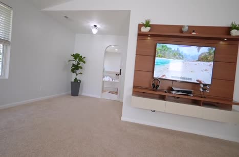 Сводный брат присоединился в ванной к возбужденной сводной сестре