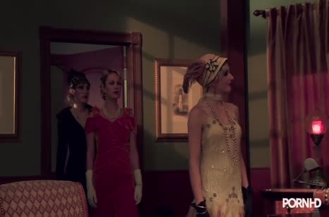 Девочки устроили на работе костюмированную групповуху