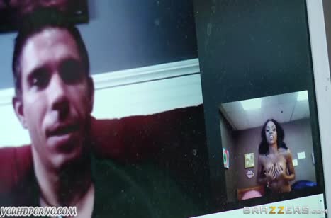 Негритянка с большой грудью любит внушительные члены