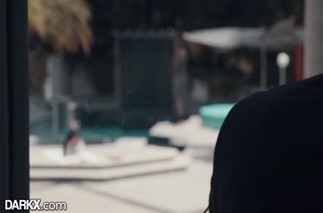 После романтичного ужина девушка позвала ухажера домой