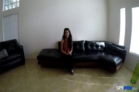 Молодая Cameron Canela страстно прыгает на члене перед камерой