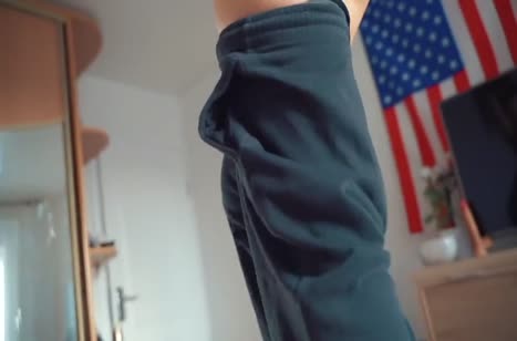 Спортивная сводная сестра быстро согласилась на домашку