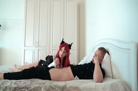 Подруга косплеерша испробовала наряд в сексе