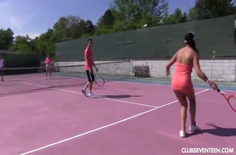 Похотливые теннисистки замутили групповуху прямо на корте