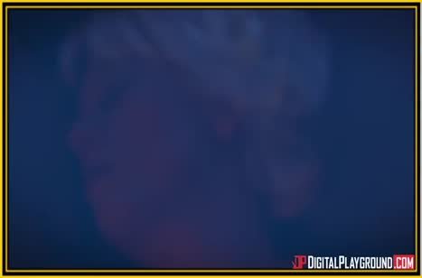 Блондиночка заглянула к боссу в обеденный перерыв