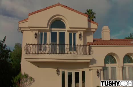 Блондиночки Sarah Vandella и Lena Paul накинулись на хер лысого