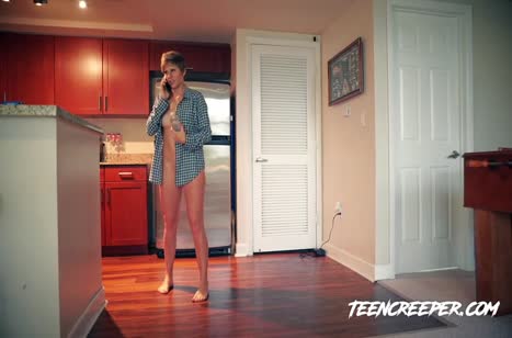 Зрелая блондинка Makenna Blue практикует утреннее порно