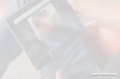 Красивая Nikita Bellucci подставила жопу для члена