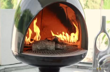 Kendra Sunderland рьяно набрасывается на стояк парня