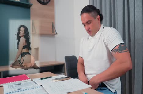 Красивая репетитор трахнулась со своим учеником