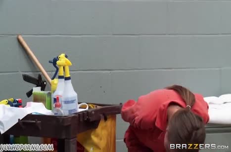 Две нимфетки замутили нереальный лесбийский трах