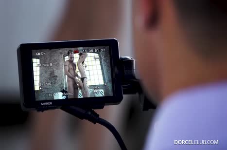 Гламурную дамочку Lilu Moon нежно приходуют в задницу